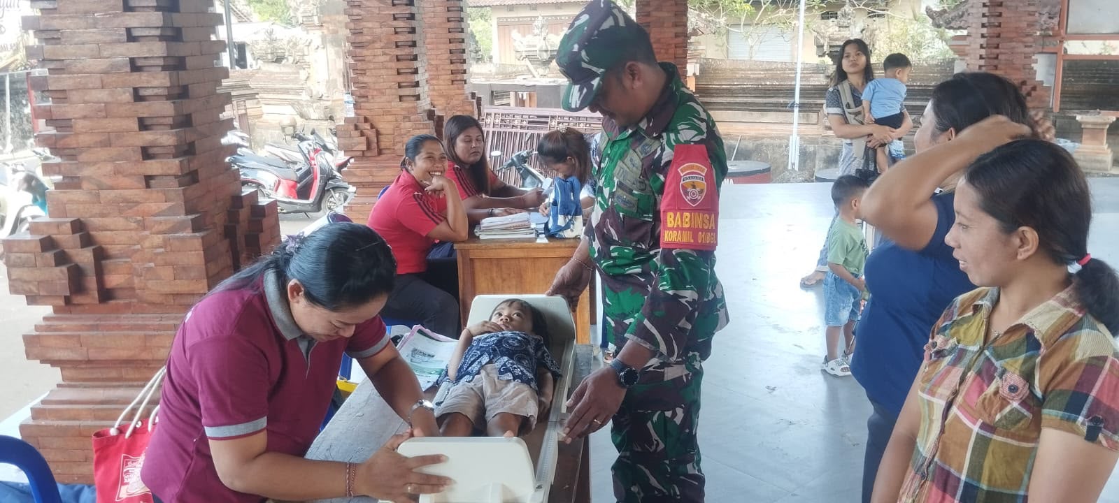 BABINSA BUNUTIN DAMPINGI POSYANDU BALITA DAN LANSIA