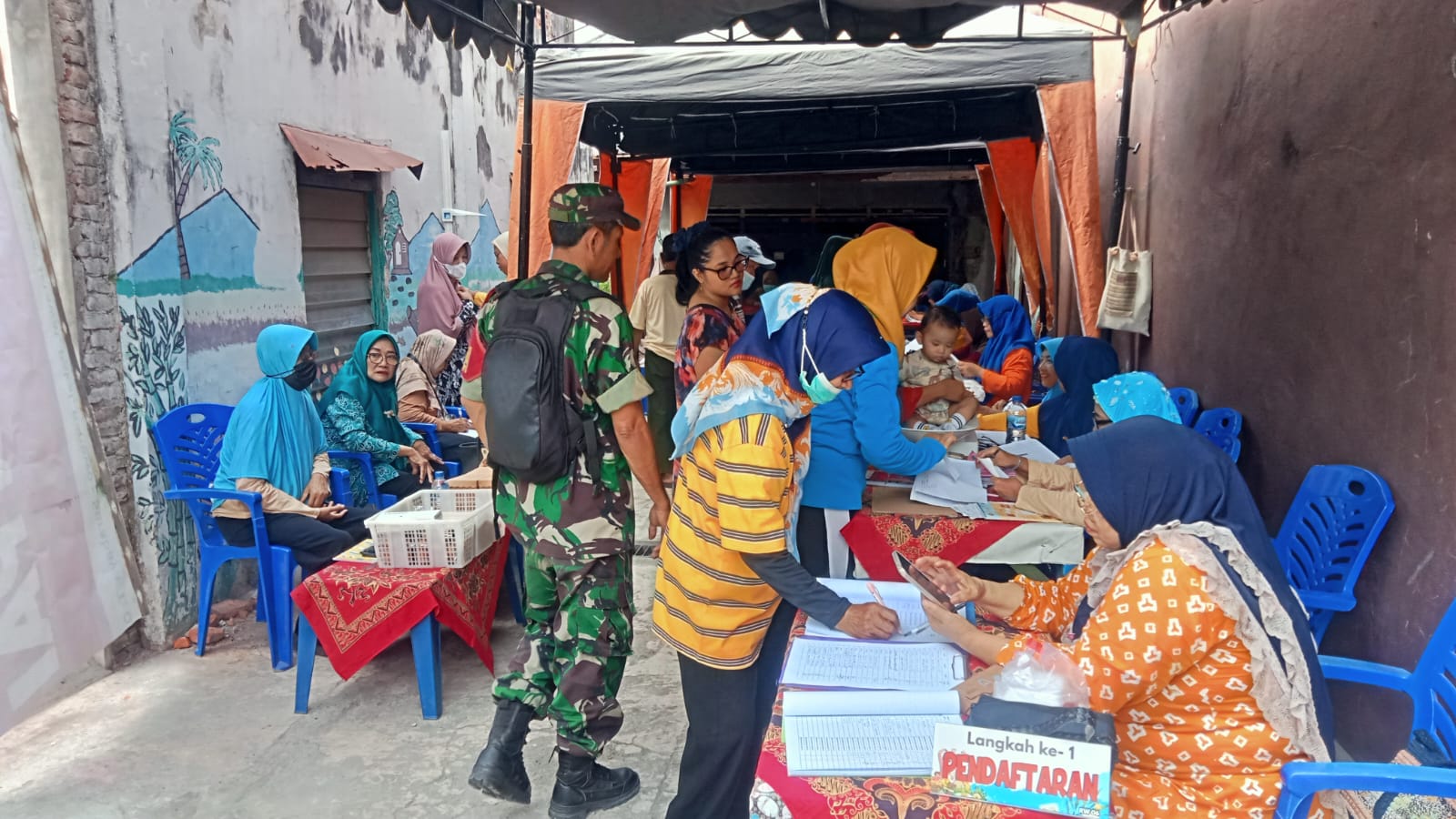 Babinsa Bendul Merisi Kawal Posyandu