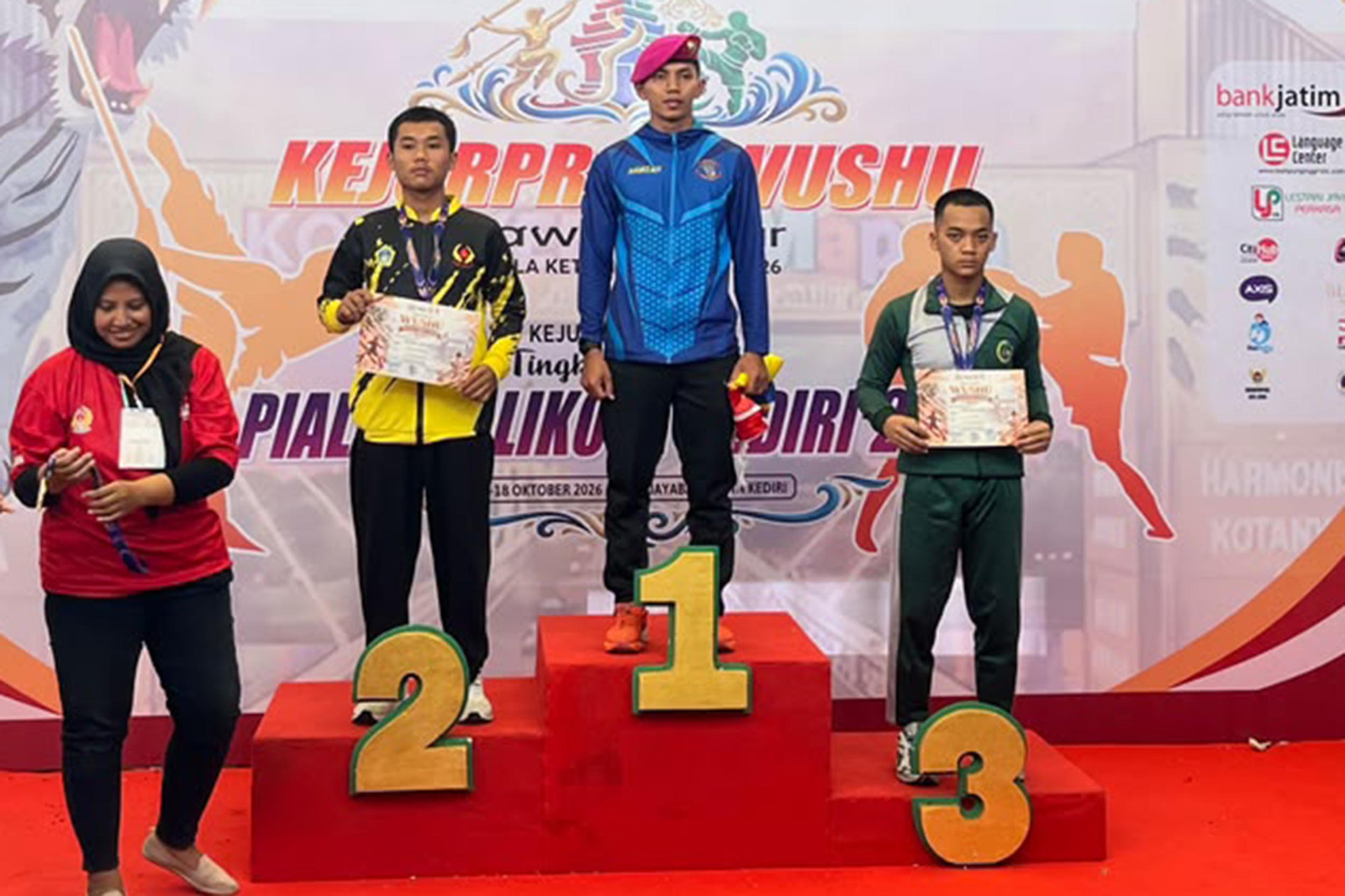 Dua Prajurit Brigif 2 Marinir Sabet Emas