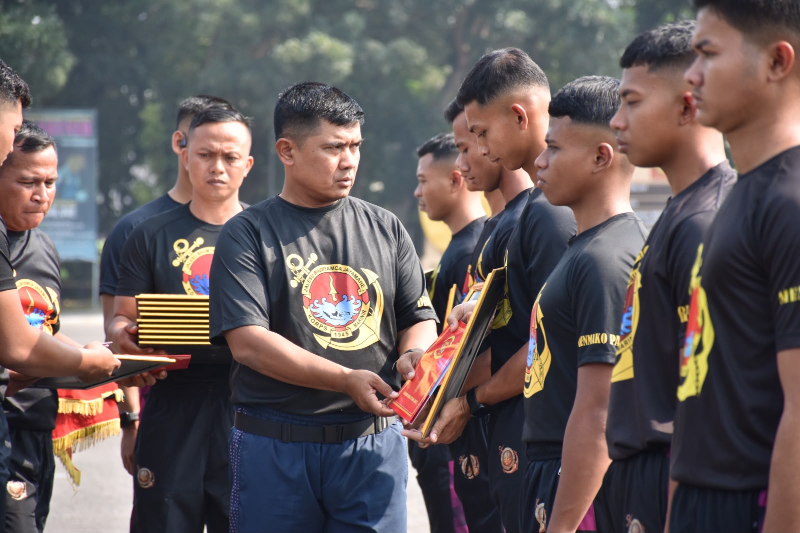 Komandan Bersama Prajurit Yonranratfib 2 Mar Ikuti Olahraga