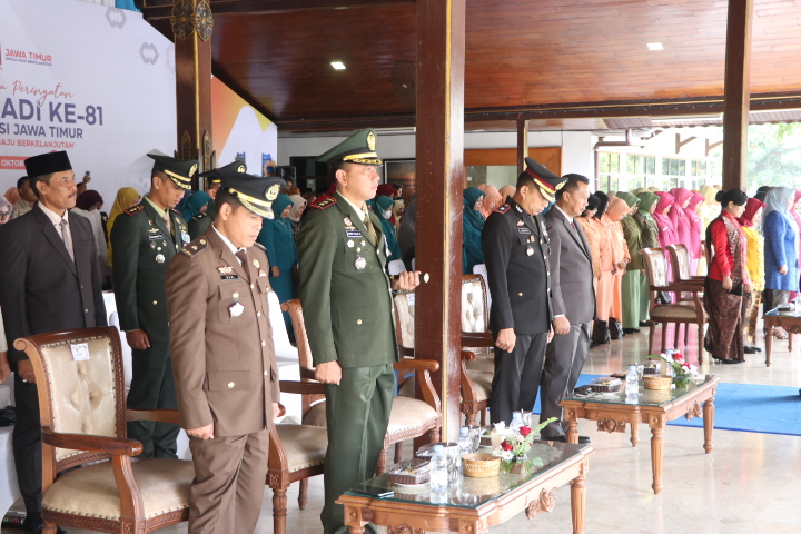 Dandim Tulungagung Bersama Ketua Persit Hadiri Upacara