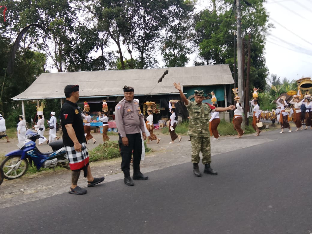 Babinsa Desa Tiga Laksanakan Pengamanan