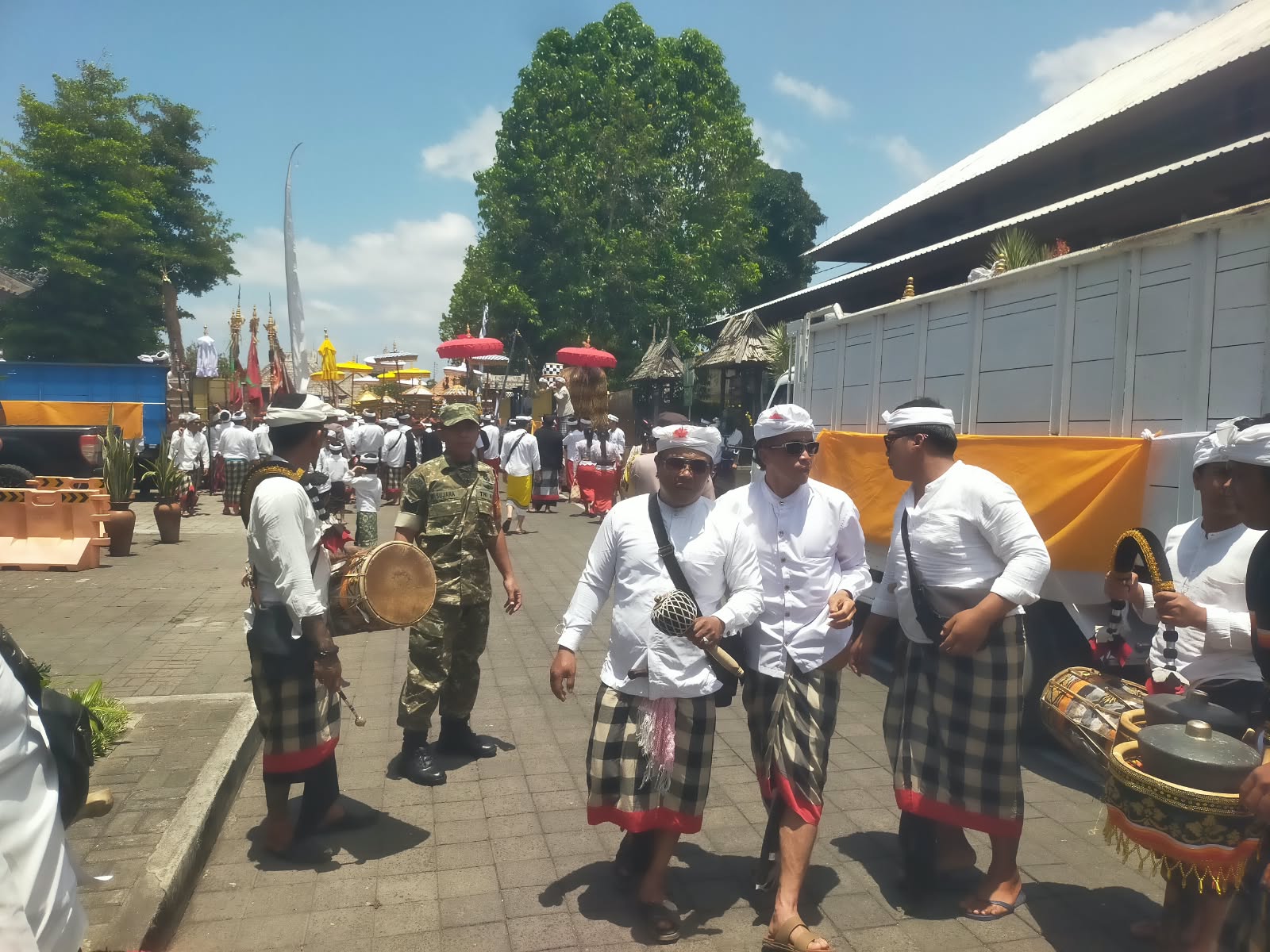BABINSA KELURAHAN KUBU AMANKAN UPACARA